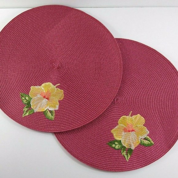 Vintage 2 Red Round Placemats W Hibiscus Flowers - Picture 1 of 4